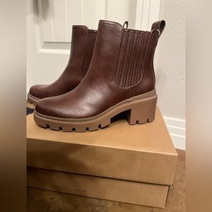NWT Universal Thread Ankle Boot